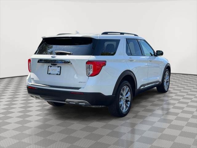 Used 2023 Ford Explorer XLT w/ Equipment Group 202A AWD/4WD image 3