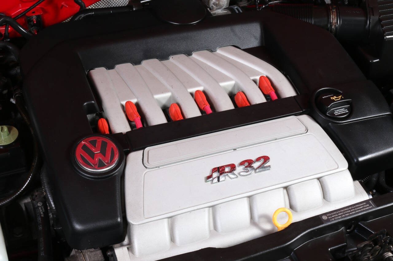 Used 2004 Volkswagen R32 AWD/4WD image 10