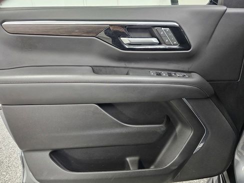 Used 2025 Chevrolet Tahoe LT AWD/4WD image 12