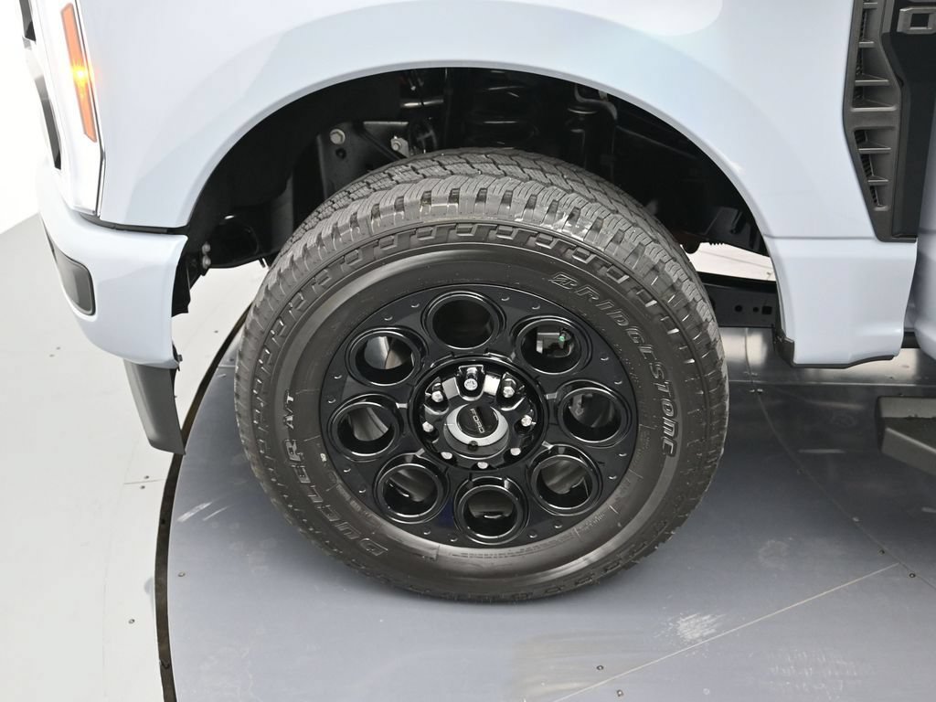 New 2026 Ford F250 Lariat w/ Black Appearance Package AWD/4WD image 9