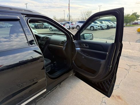 Used 2019 Ford Explorer XLT AWD/4WD image 25