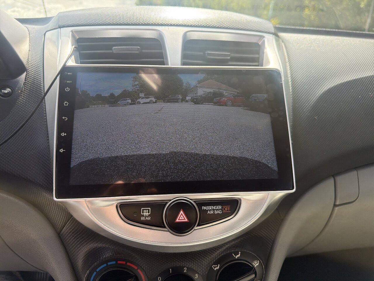 Used 2017 Hyundai Accent SE FWD image 18