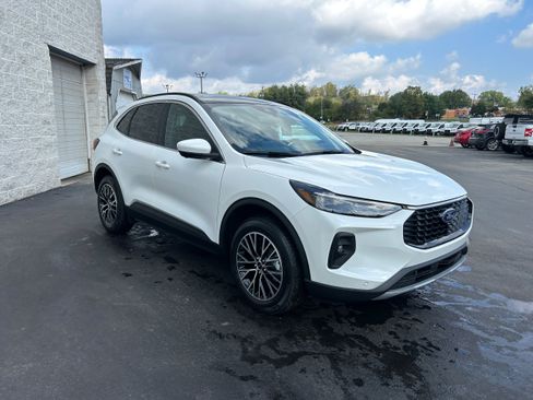 New 2025 Ford Escape SE w/ PHEV Premium Package image 17