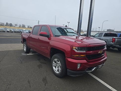Used 2018 Chevrolet Silverado 1500 LT w/ All Star Edition image 13