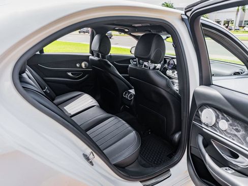 Used 2017 Mercedes-Benz E 300 4MATIC image 39