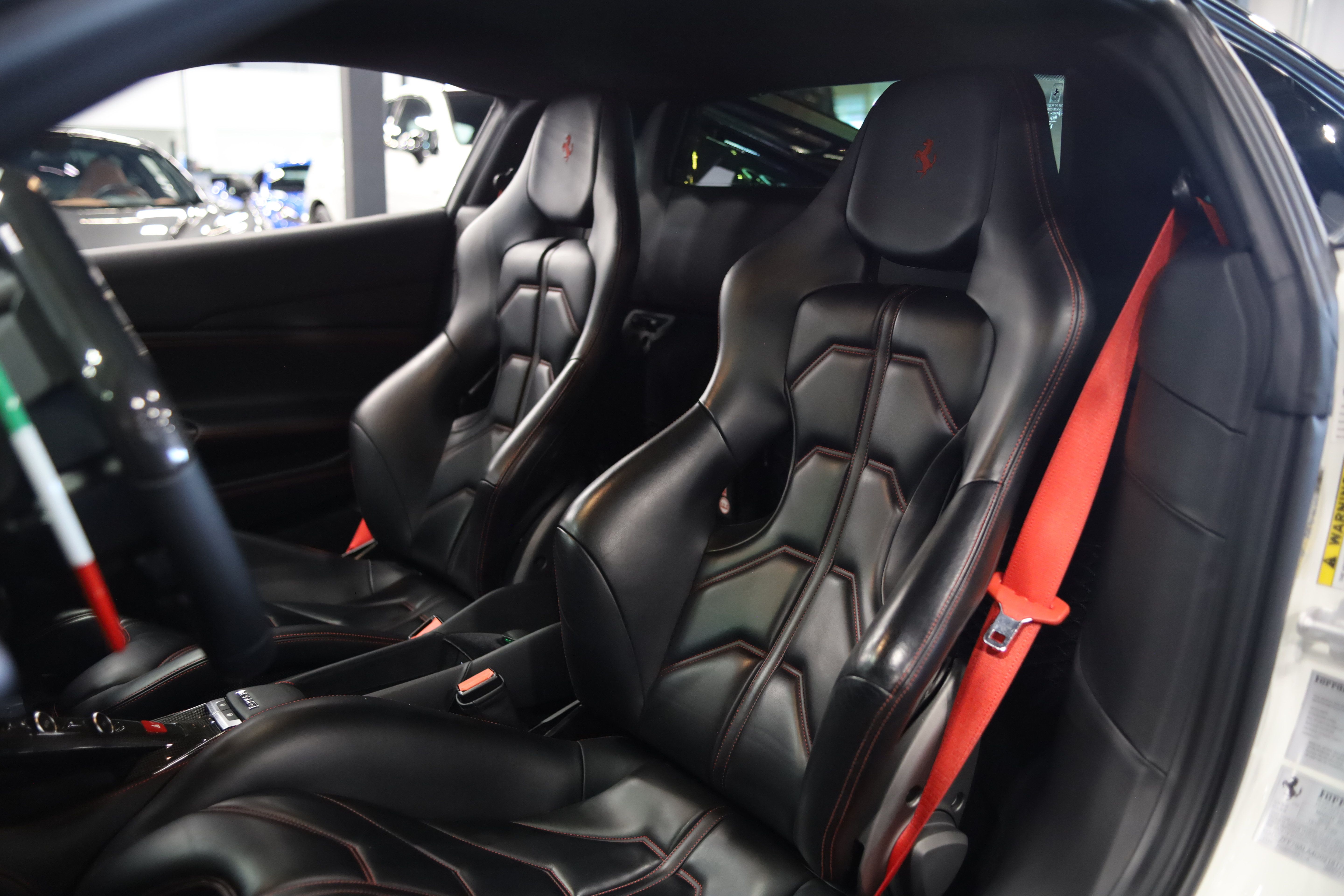 Used 2016 Ferrari 488 GTB RWD image 18