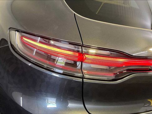 Certified 2020 Porsche Macan AWD/4WD image 30