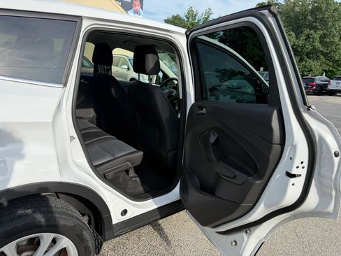 Used 2017 Ford Escape SE FWD image 15