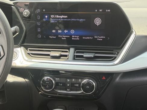 Used 2025 Chevrolet Trax LT FWD image 19