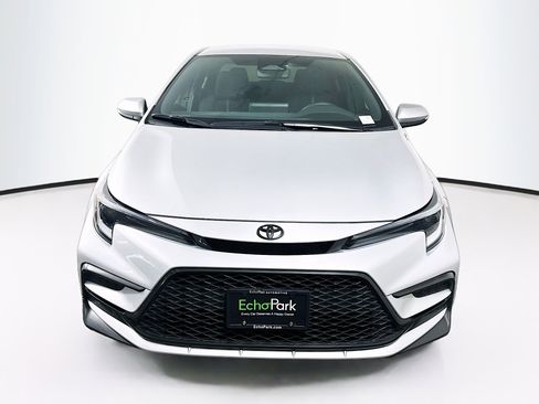 Used 2024 Toyota Corolla SE FWD image 2