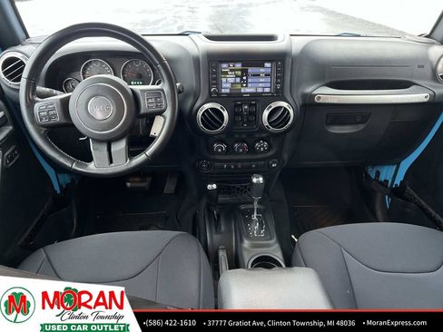 Used 2017 Jeep Wrangler Unlimited Sahara w/ Connectivity Group image 11