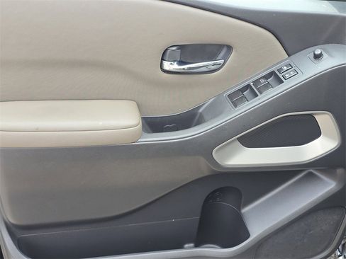 Used 2022 Nissan Frontier SV image 15