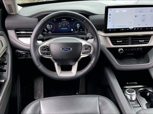 Used 2025 Ford Explorer Active w/ Active Comfort Package AWD/4WD image 4
