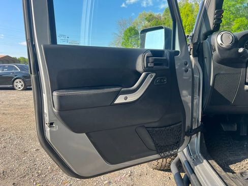 Used 2015 Jeep Wrangler Unlimited Sport image 9