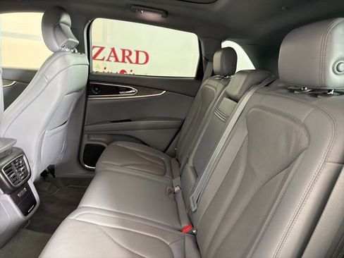 Used 2019 Lincoln Nautilus Reserve FWD image 13