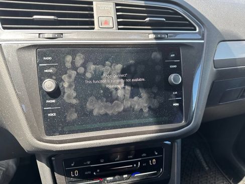 Used 2024 Volkswagen Tiguan SE FWD image 25