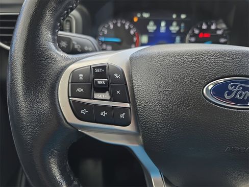 Used 2022 Ford Explorer XLT w/ Equipment Group 202A image 18