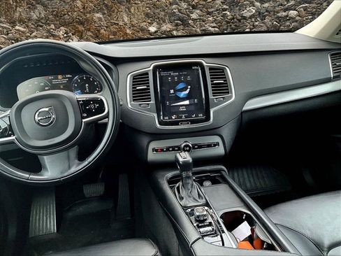 Used 2021 Volvo XC90 T5 Momentum w/ Protection Package Premier image 5