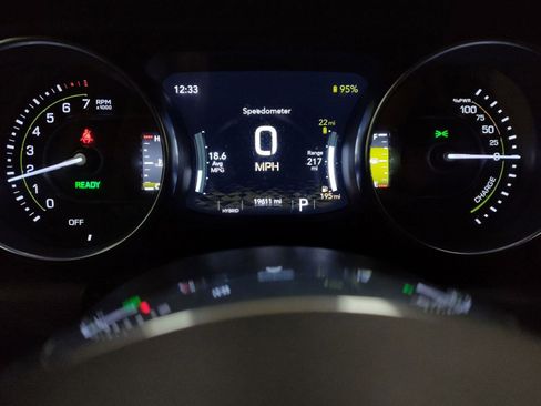 Used 2023 Jeep Wrangler Sahara image 15