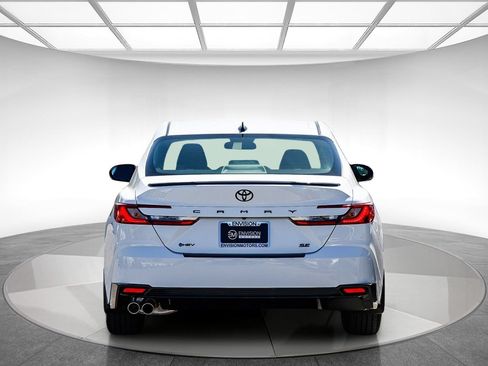 Used 2026 Toyota Camry Hybrid FWD image 4