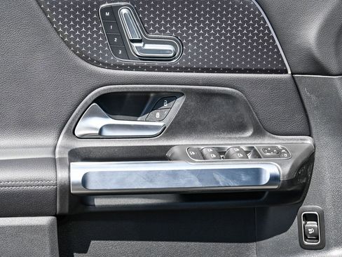 New 2026 Mercedes-Benz GLB 250 image 24