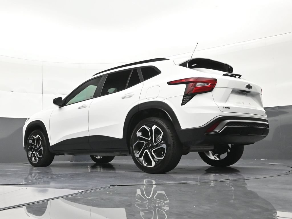 Used 2025 Chevrolet Trax RS FWD image 25
