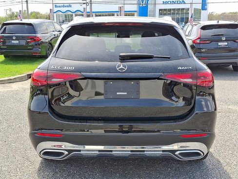 Used 2024 Mercedes-Benz GLC 300 4MATIC image 5