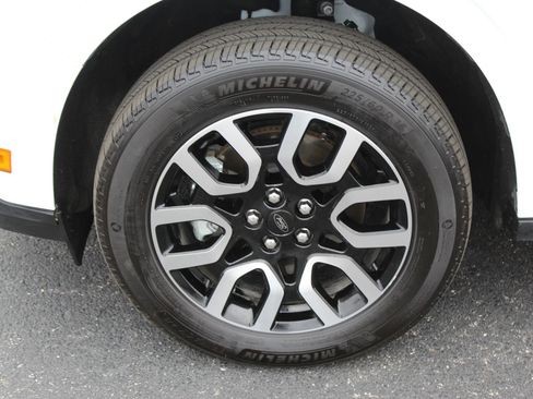 Used 2024 Ford Maverick Lariat image 11