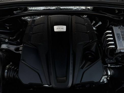 Used 2020 Porsche Macan Turbo image 35