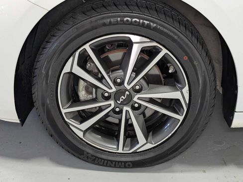 Used 2024 Kia Forte LXS w/ LXS Technology Package FWD image 3