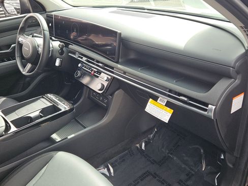 Used 2025 Hyundai Tucson Limited image 24
