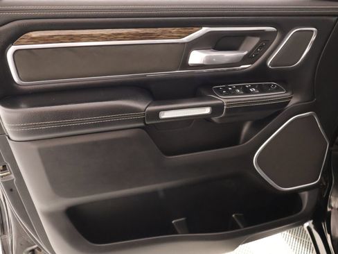 Used 2019 RAM 1500 Laramie AWD/4WD image 18