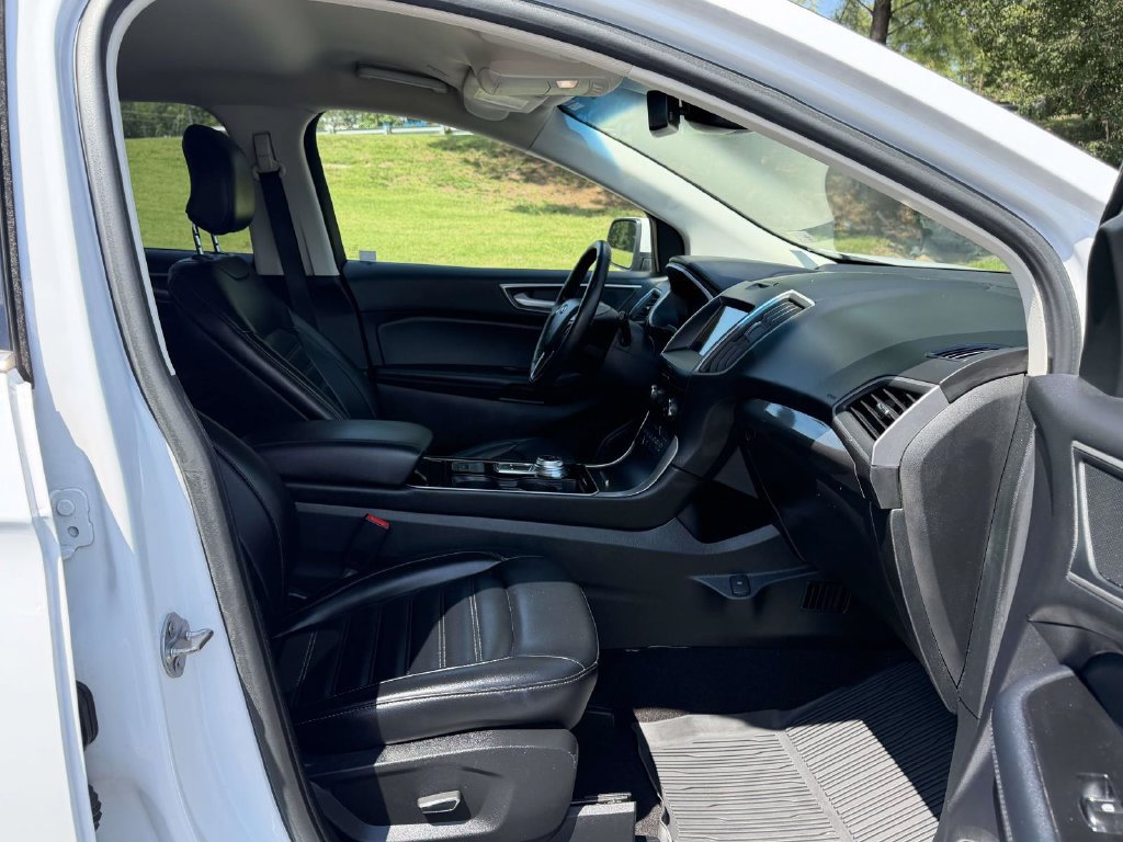 Used 2019 Ford Edge SEL w/ Equipment Group 201A FWD image 12