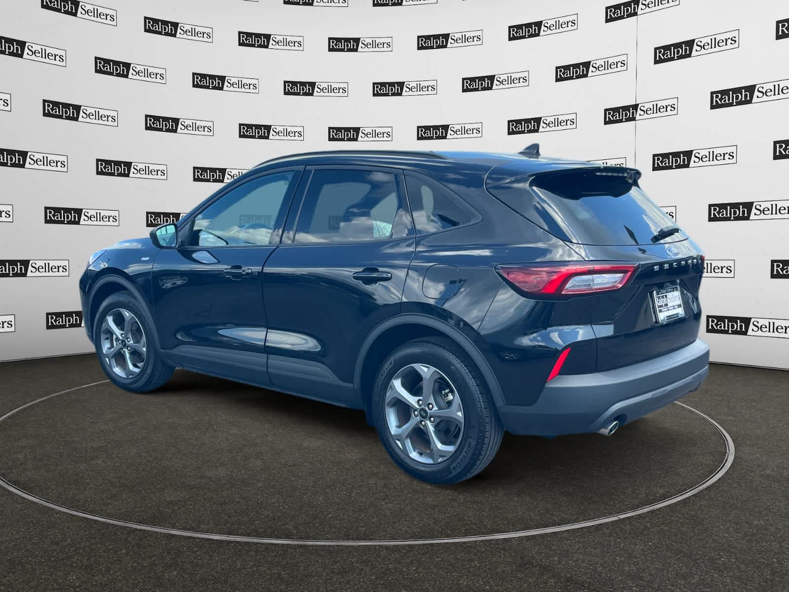 Used 2025 Ford Escape ST-Line FWD image 4
