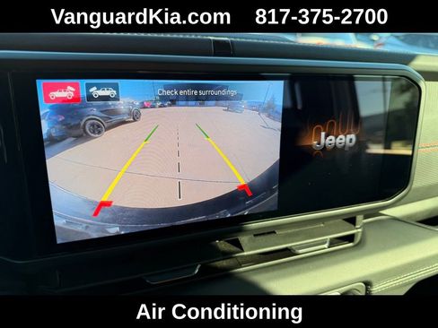 Used 2024 Jeep Wrangler Rubicon w/ Technology Group image 20