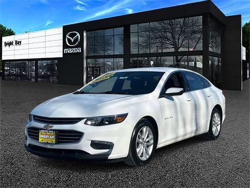 Used 2018 Chevrolet Malibu LT image 2