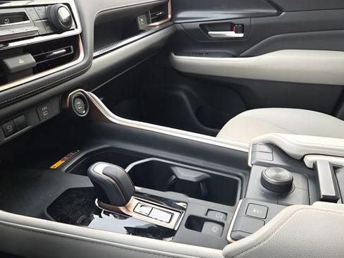 Used 2024 Toyota Grand Highlander AWD Hybrid image 30