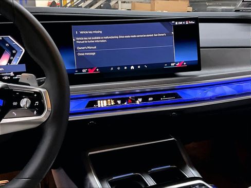 Certified 2025 BMW 760i xDrive AWD/4WD image 9