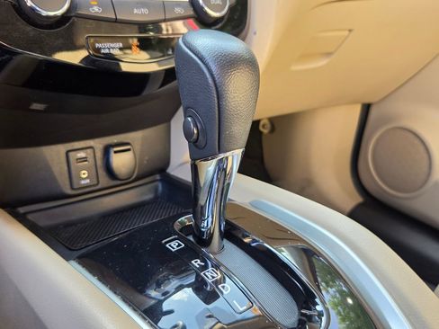 Used 2016 Nissan Rogue SL w/ SL Premium Package FWD image 23