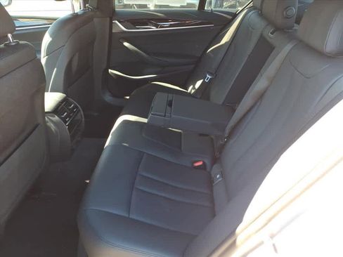 Used 2019 BMW 530e w/ Convenience Package image 9