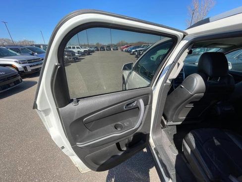 Used 2011 GMC Acadia SLT image 24