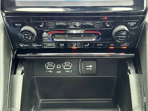 Used 2023 Jeep Grand Cherokee Limited AWD/4WD image 36