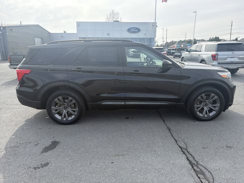 Used 2022 Ford Explorer XLT w/ Equipment Group 202A image 2