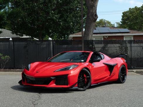 Used 2025 Chevrolet Corvette Z06 w/ Z07 Performance Package RWD image 3
