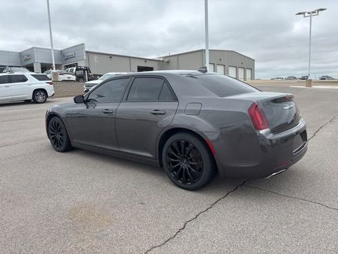 Used 2018 Chrysler 300 S RWD image 7