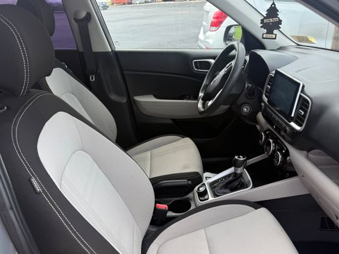 Used 2020 Hyundai Venue SEL FWD image 11