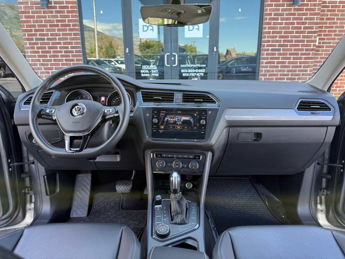 Used 2021 Volkswagen Tiguan SE w/ Panoramic Sunroof Package AWD/4WD image 15
