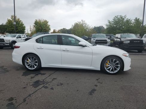 Used 2017 Alfa Romeo Giulia image 1