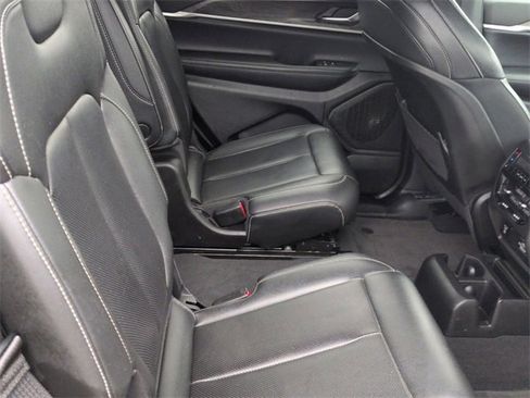 Used 2024 Jeep Grand Cherokee L Limited w/ Luxury Tech Group II image 31