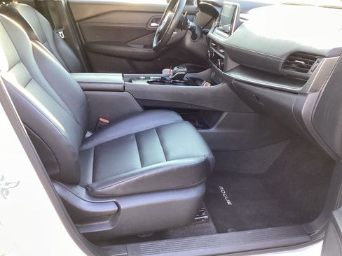 Used 2023 Nissan Rogue SV w/ SV Premium B Package FWD image 7